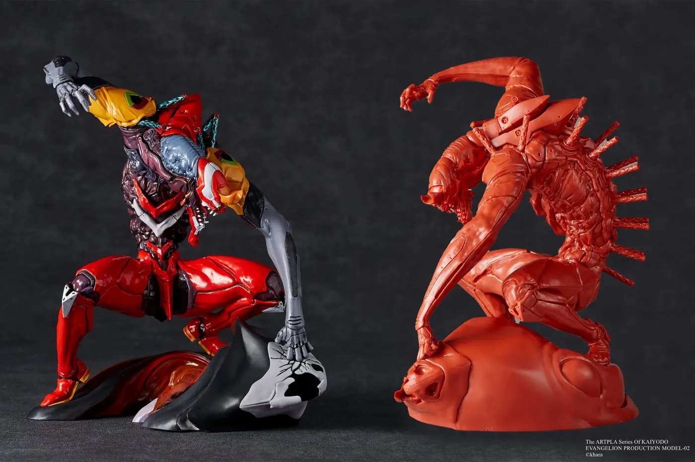 Painted and single-color ARTPLA Evangelion Production Model-02 presentations