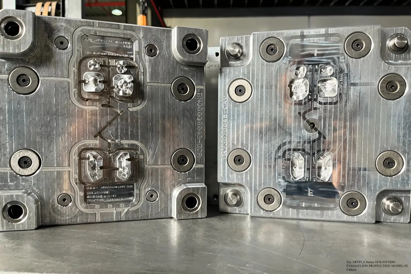Two metal tooling plates with compact cavity groups and connecting channels
