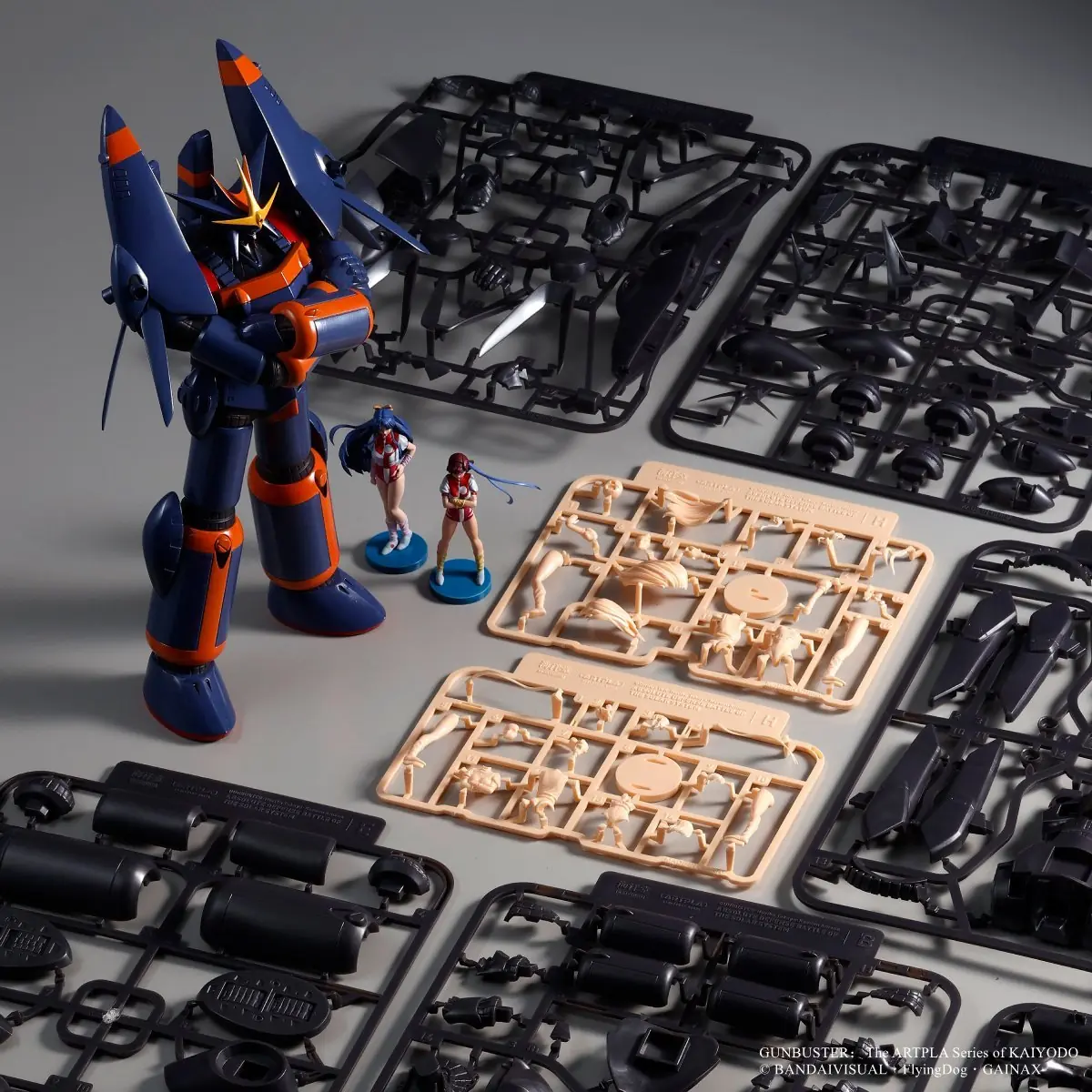 ARTPLA Gunbuster model and character figures displayed with plastic runners